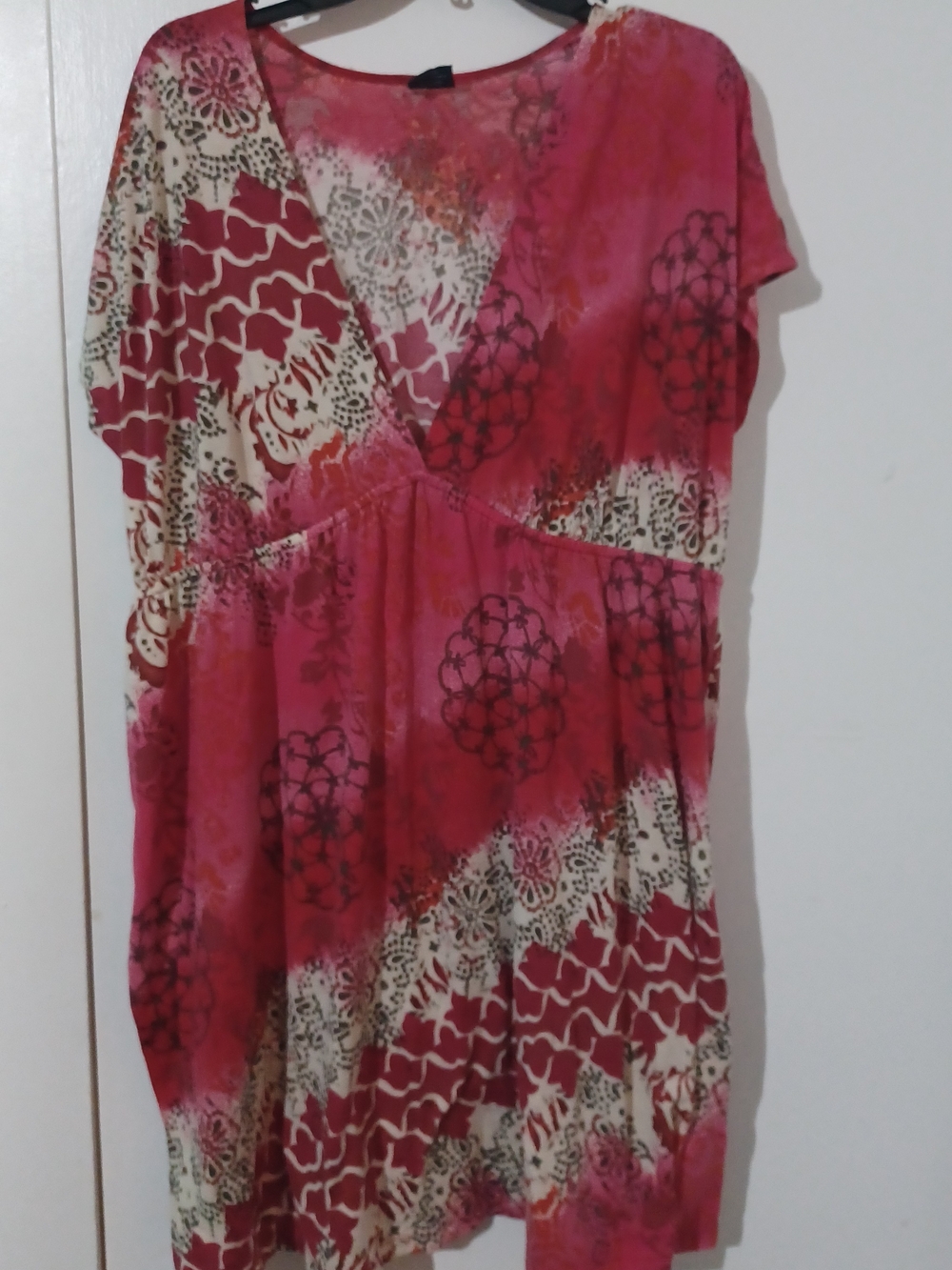 Faded Glory Red and Cream Printed Top